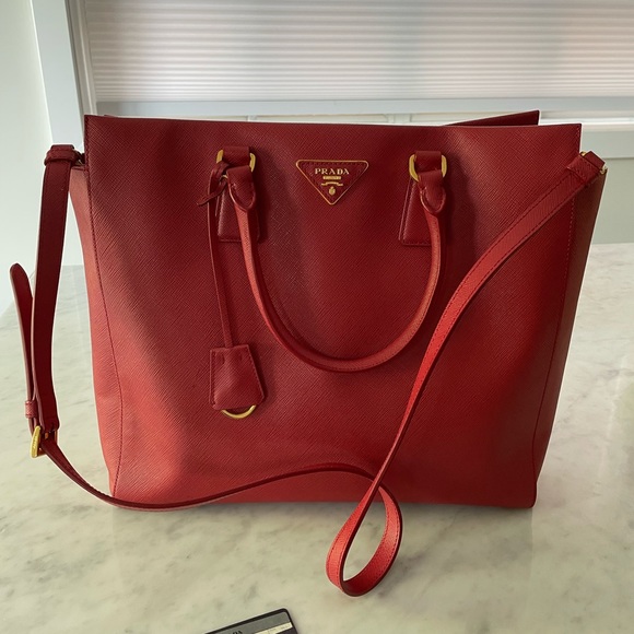 Prada saffiano tote purse - Picture 1 of 11